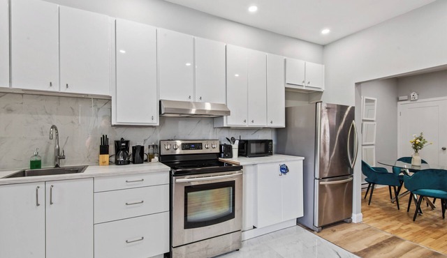 Bright,spacious Apt, Fully Equipped, W/balcony, and Air Conditioning