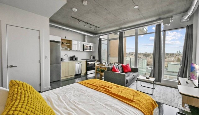 Bright Studio | Mins to Saddledome | Skyline Views