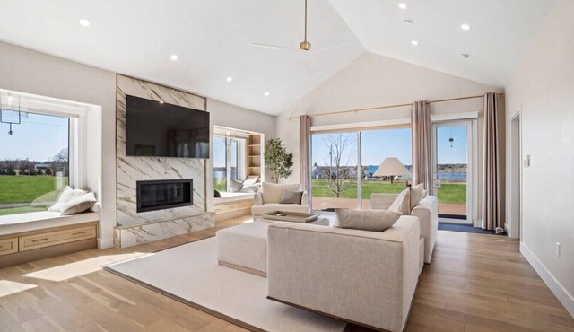 Brudenell Riverview Estate-luxury modern retreat in hi-end neighborhood