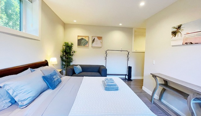 Burnaby Metrotown 3BR 2BA Sleeps 6 w/Free Parking