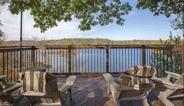 Luxury Waterfront Retreat: Whitefish Lodge on Rideau Lakes