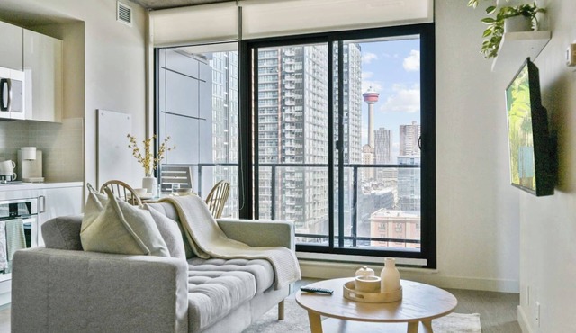 Calgary Tower View | King Bed |Mins to Saddledome