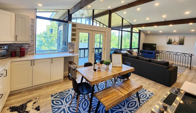 Camp David - Beautiful cottage on the lake