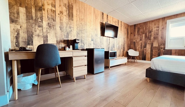 Camrose LeChateau Hotel