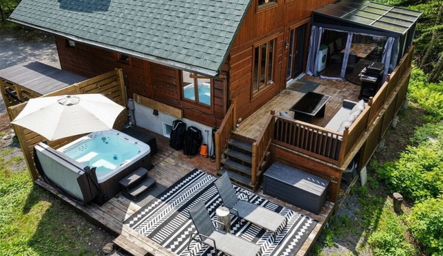 Cardinal de Beauvoir♥ 4Season Spa ☼ AC ☼ Lakefront ↟ Wood Fireplace ♡ St-Calixte