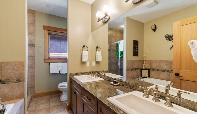 Carmel Beach Private Lodges - Unit #2. Lakefront 5 bedroom unit.