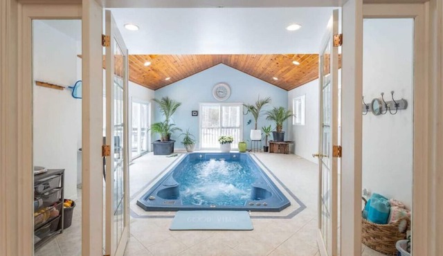Casa Borealis ~ Pool ~ Fire Pit ~ BBQ