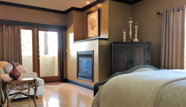Casa Colina Bed & Breakfast - The Oriental Queen Suite