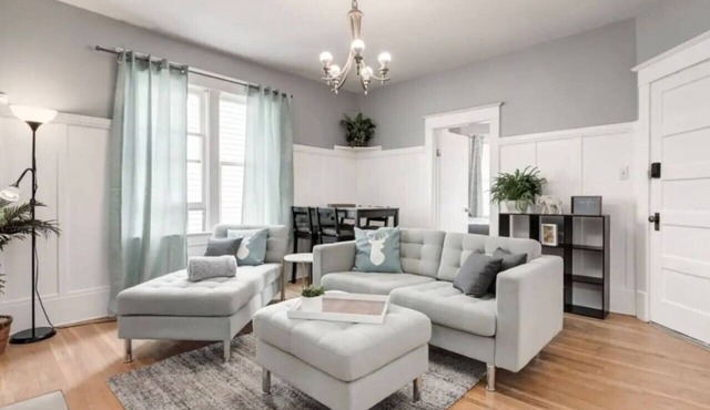 "Ceruleans" 3BR Suite in Calgary