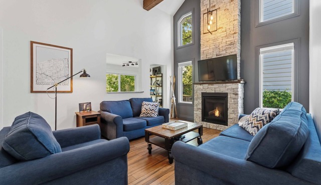 Château Ravine, backing onto a beautiful tree-filled ravine