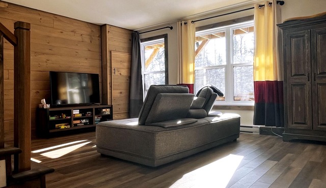 Chalet 4BR | Ouareau Forest | Remote Work-Friendly | EV Charger