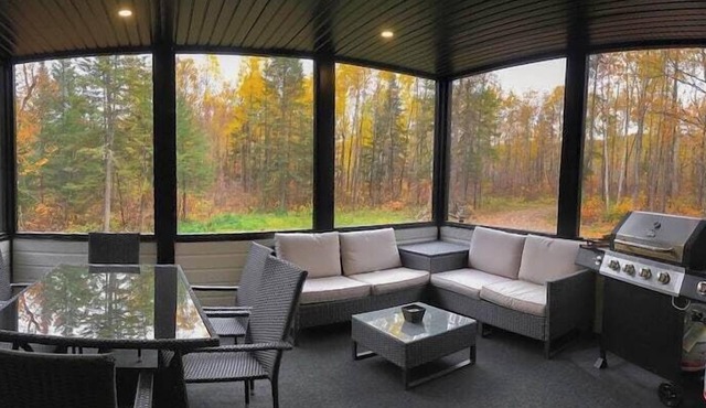 Chalet de La Falaise at the water's edge!
