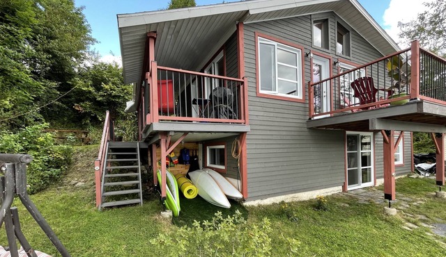 Chalet intime & chaleureux bord de l’eau