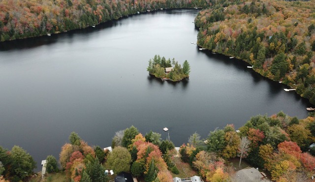 Chalet Rouge Pet friendly ski retreat and lake house in the middle of nature