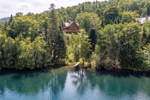 Chalet Rougeaud Cozy Waterfront Chalet with Hot Tub and Fire Pit