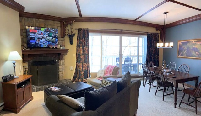 Chalet-Style Condo - 5 mins to Lifts and village