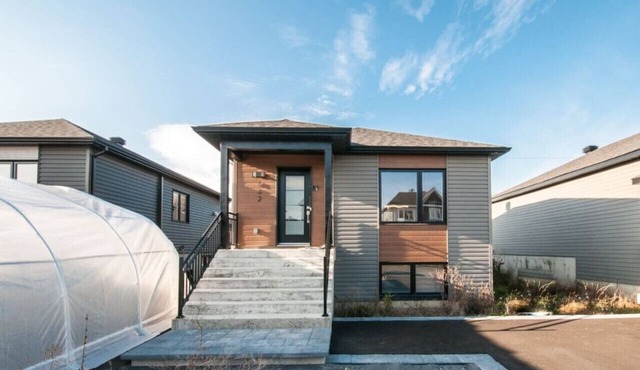 Charming 3 bed home with quick access