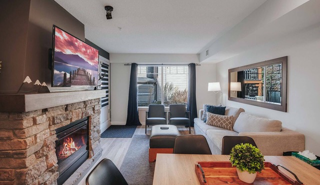 Charming 2BR condo near Canmore and Banff - Hot tub, gym, pet friendly