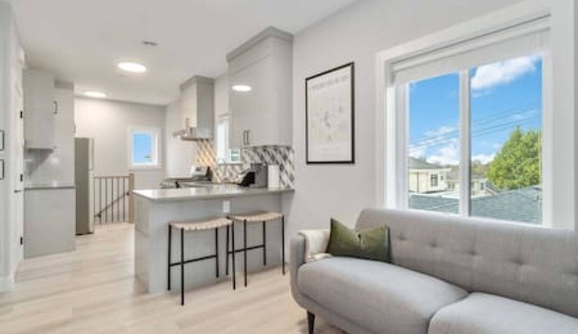 Charming 2BR Lane Way Home