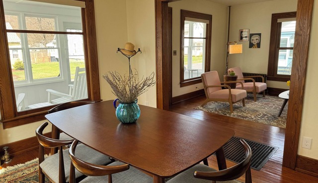 Charming 3BD - 4 mins from CASV w/AC!