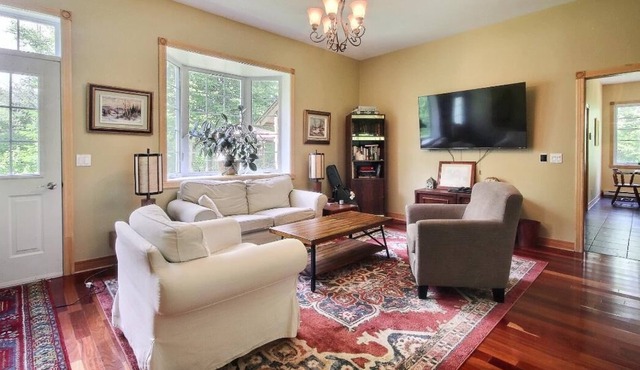 Charming 4 bedrooms home with 2 fireplaces