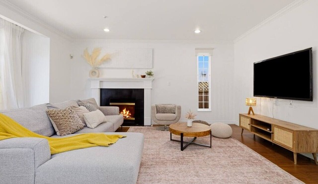 Charming 5BR House near Skytrain&Airport&Park&Shop