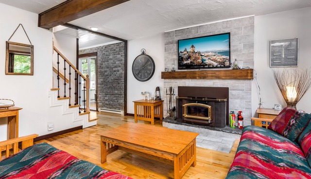 Charming Chalet in the heart of the Laurentians. Paradise Pine Chalet