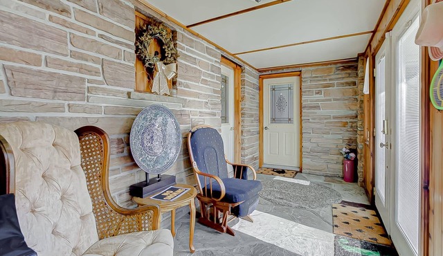 Charming Dual-House in Georgina