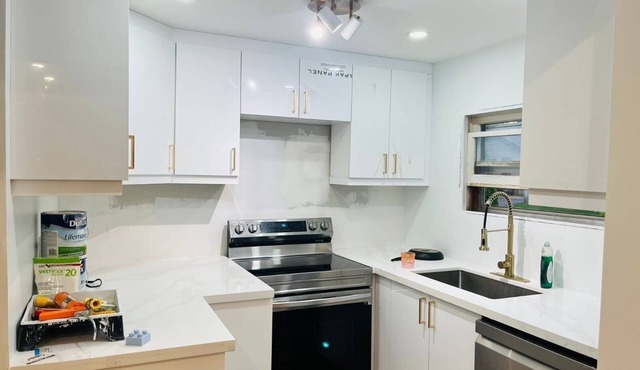 Charming fully-furnished house in a serene neighbourhood w/greenery and lakes.