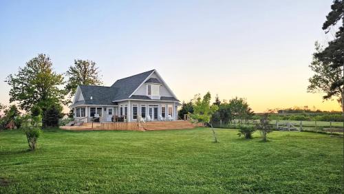 Charming Island Getaway