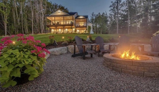 Charming Lake House Escape in Mahone Bay
