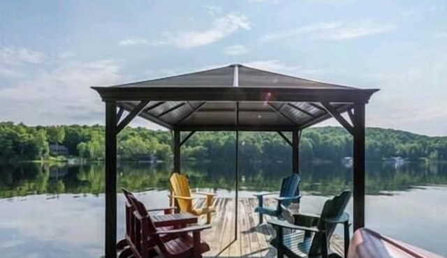 Charming Lake Vernon Waterfront Cottage with Private Sauna