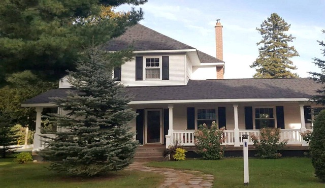 Charming Muskoka Getaway (with event space)