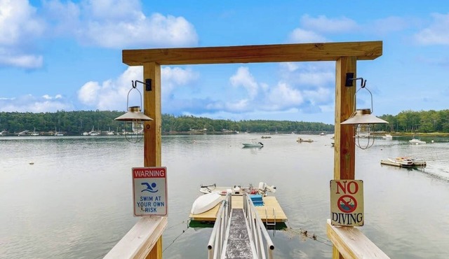 Charming Oceanfront Home with Stunning Water Views and Wifi