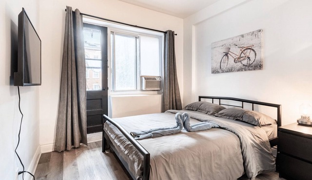Charming renovated studio AC/balcony