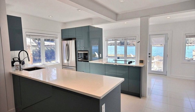 Charming stone cottage with PRIME waterfront on Rideau River