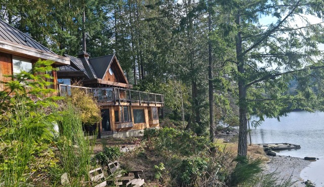 Charming waterfront Salt Spring Island B&B