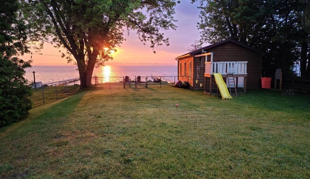 Charming Waterfront Lakehouse Innisfil Cooks Bay 45 min from GTA !