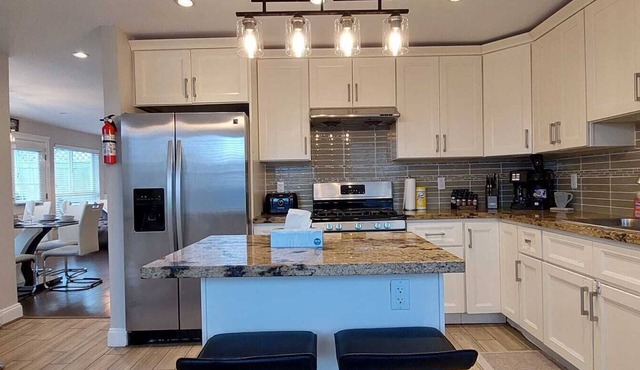 Cheerful 1600 s.f. ground level home with 3bd/2bath - onsite free parking