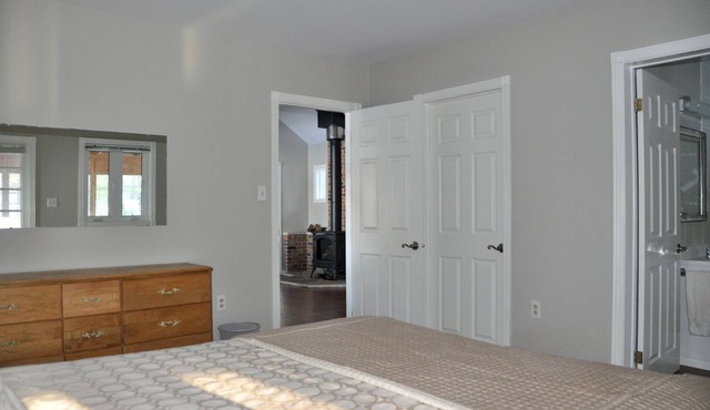 Cheerful 3Bed Muskoka Lakeside Cottage