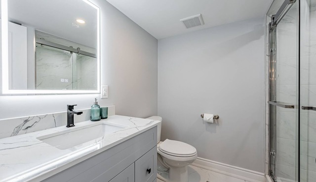 Cheerful 4 Bed 2 Bath in Downtown Etobicoke