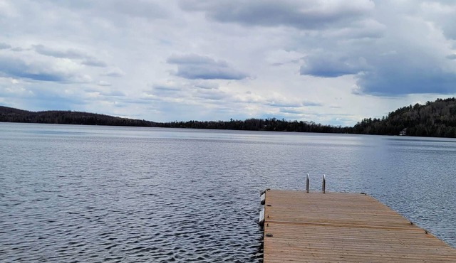 Cheerful 5-Bedroom Lake Frontnn