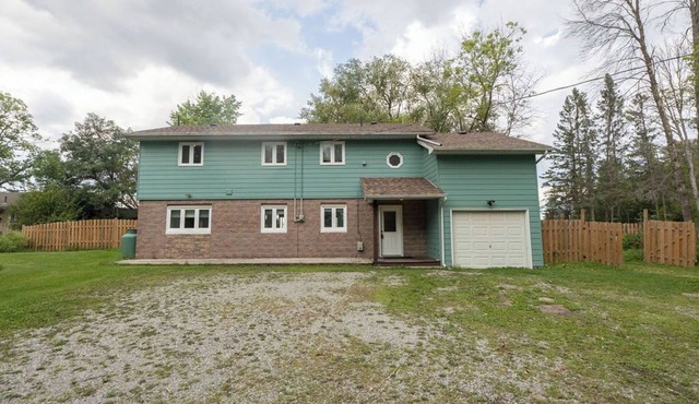 Cheerful Water Front 5-Bedroom with Fireplace