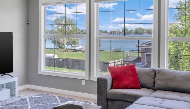Chestermere Lake-View 4BR | Xbox, BBQ & Patio