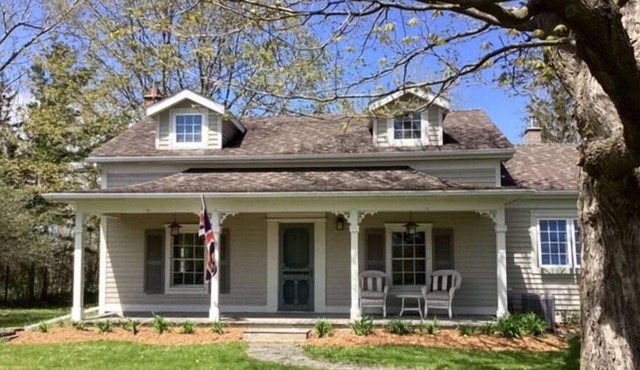 Chetwyn Farms - Loyalist farmstead with alpacas