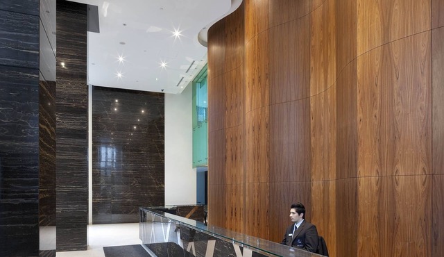 Chic 2-bedroom+Sofabed W/1Bath parking, walk to CN Tower