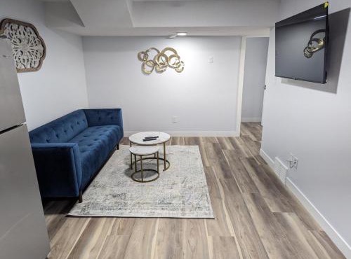 Chic 2BR Suite with Kitchen, Laundry, Near Elk Island & West Edmonton Mall