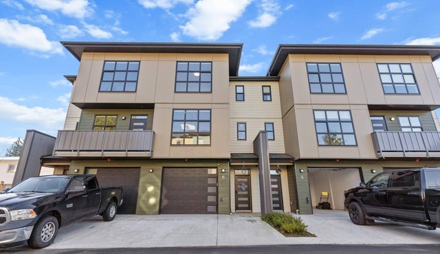 Chilliwack Gem 4BR, Studio Bliss