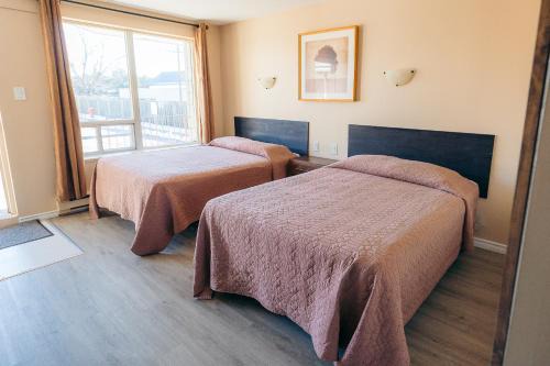 Clarkson Village Motel, 1815 Lakeshore Rd West Mississauga