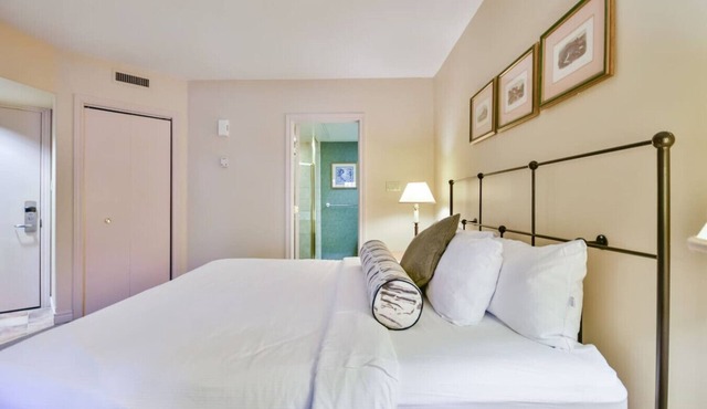 Classic Spacious Studio Suite!